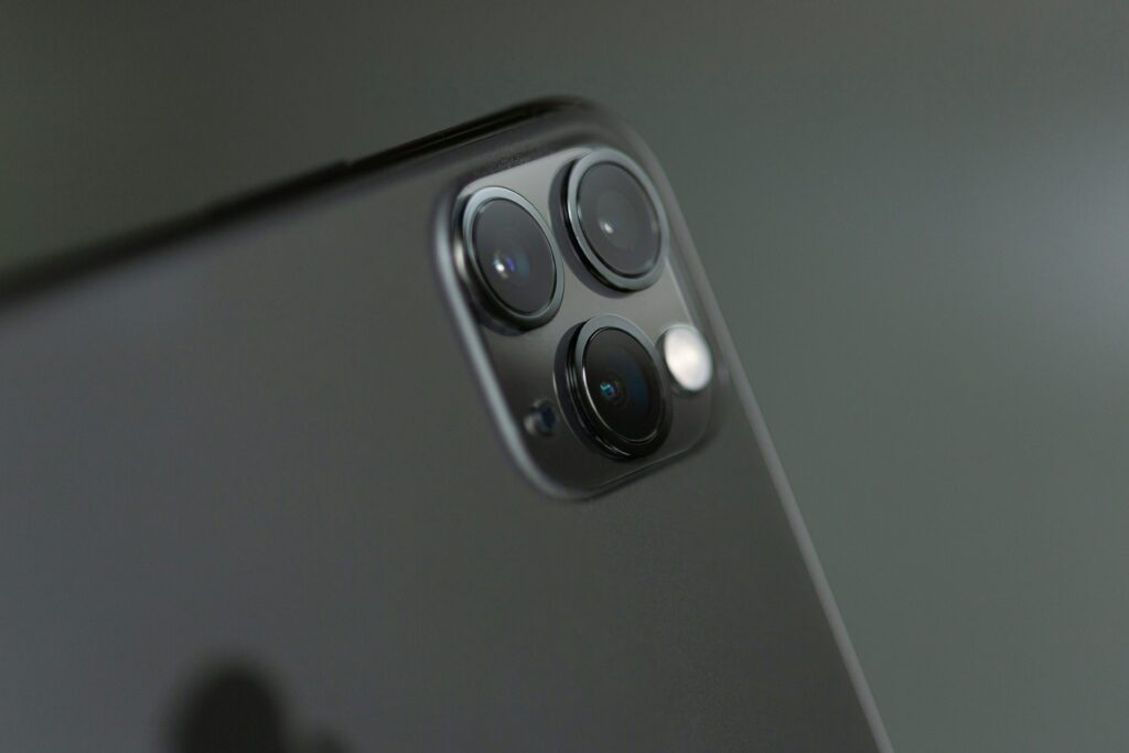 Triple rear camera layout of Apple iPhone 17 Pro Max featuring periscope lens”